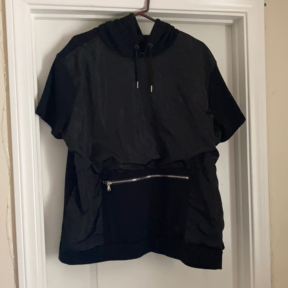 Black shirt sleeve pull over